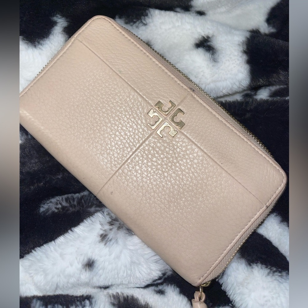 COPY - Tory Burch taupe color wallet